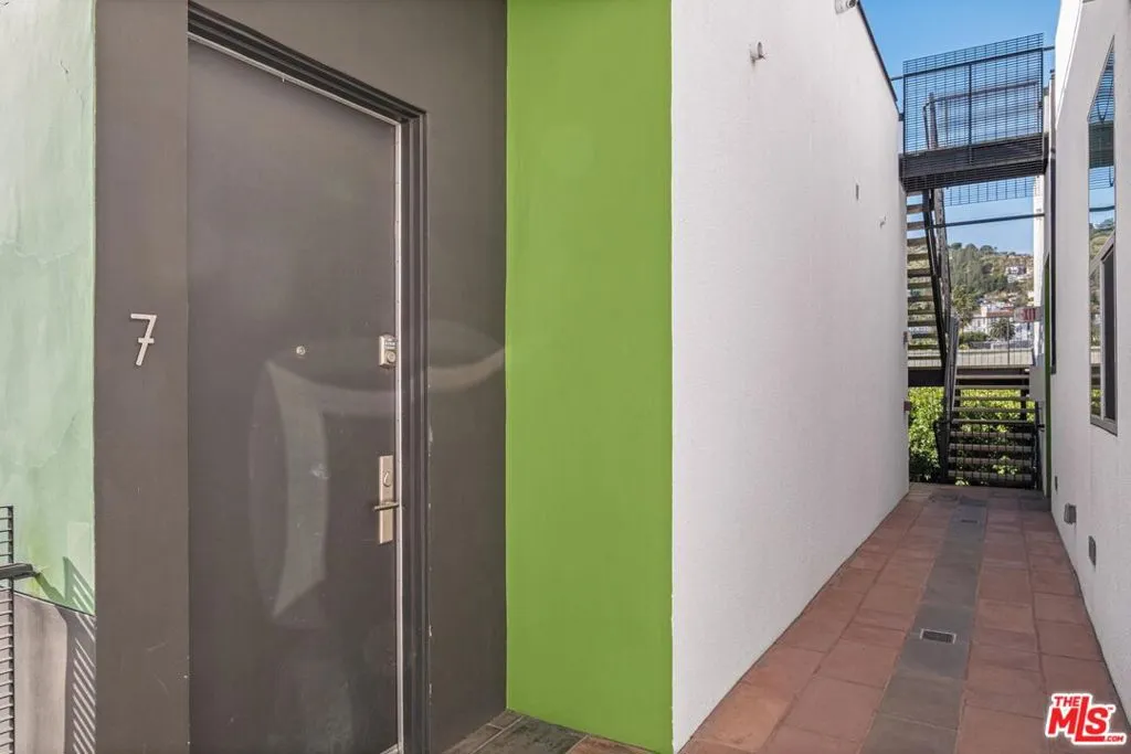 1200 N Sweetzer Avenue 7, West Hollywood, California 90069 home-pic-23